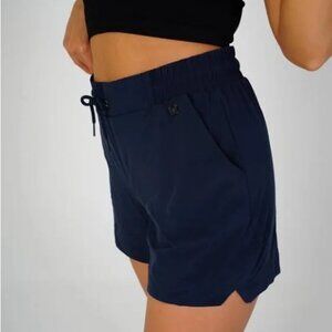 BNWT Helly Hansen Thalia Shorts – Size Small